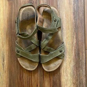 Taos Footwear Women's Universe Strappy Olive Green Leather Sandals Size 7